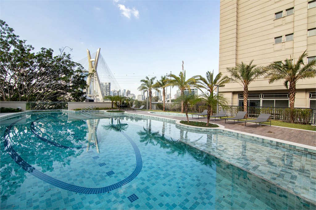 Apartamento à venda com 4 suítes em Real Parque, São Paulo, SP