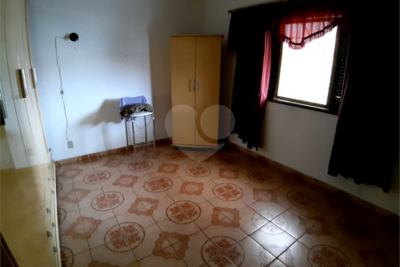 Sobrado à venda com 5 quartos em Vila Nivi, São Paulo, SP