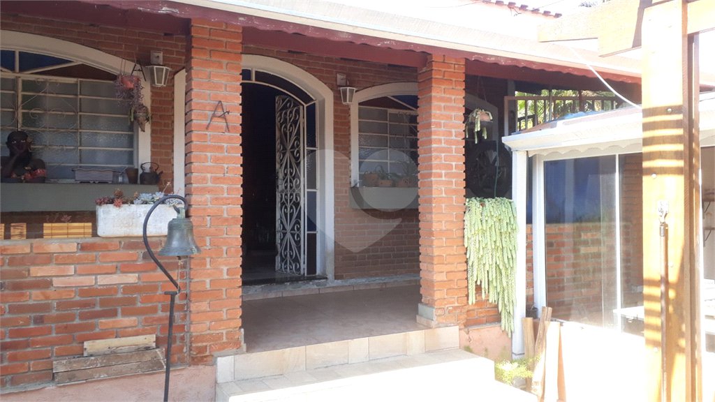Sobrado à venda com 5 quartos, sendo 3 suítes, em Jardim dos Pinheiros, Atibaia, SP