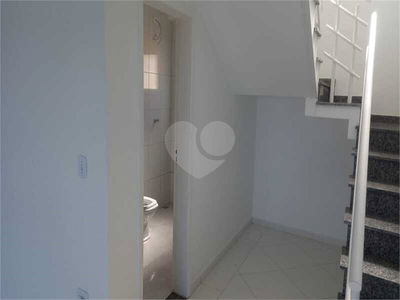 Casa à venda com 4 quartos, sendo 2 suítes,  no condomínio Jardim Imperador, Igaratá - SP