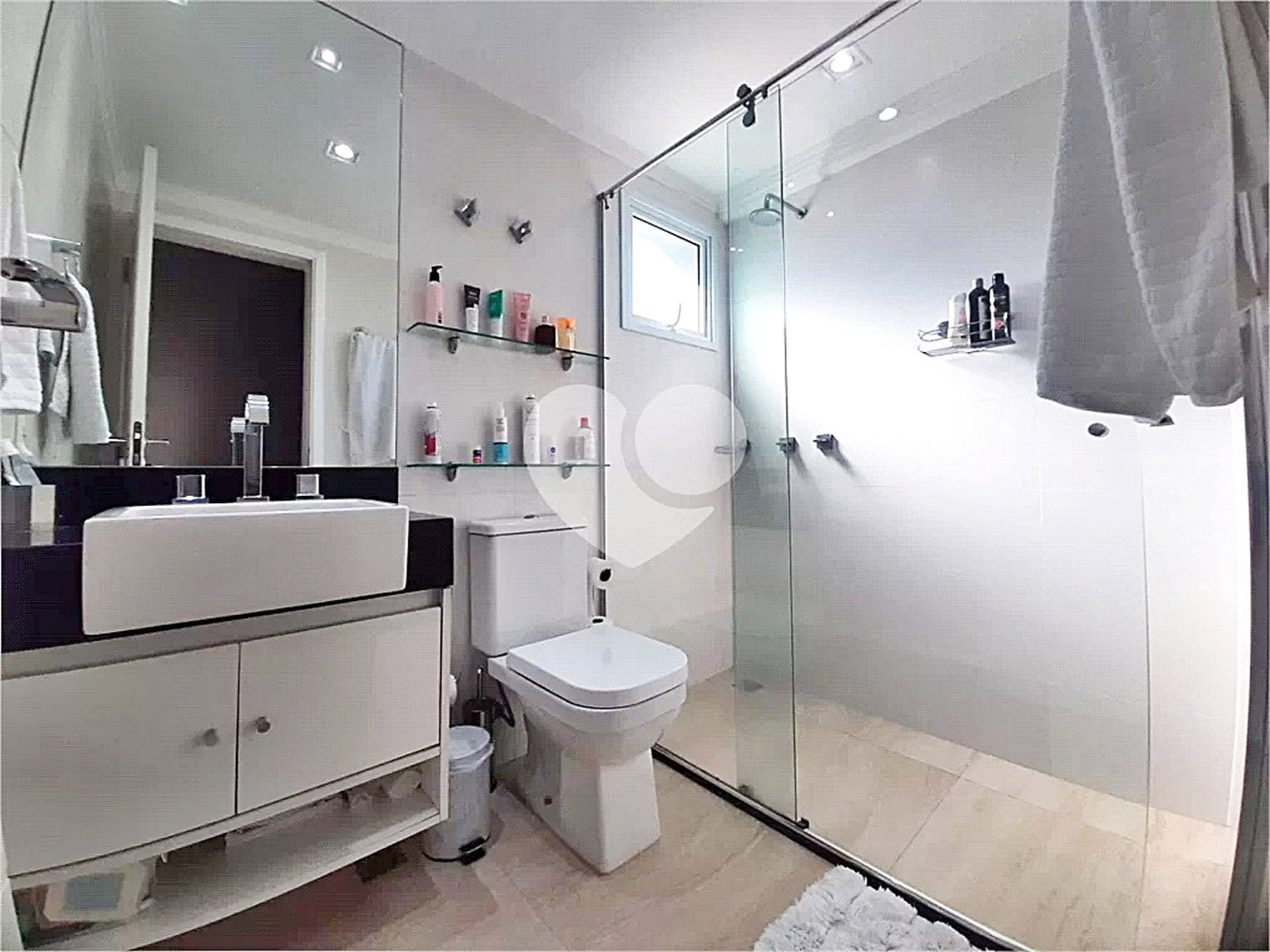 Casa à venda com 5 quartos, sendo 2 suítes, no condomínio Florada da Serra, São Paulo - SP