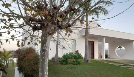 Casa à venda com 5 quartos, sendo 4 suítes,  no condomínio Village Saint Charbel, Araçoiaba da Serra - SP