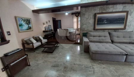 Cobertura à venda com 5 quartos, sendo 2 suítes,  em Grajaú, Rio de Janeiro, RJ