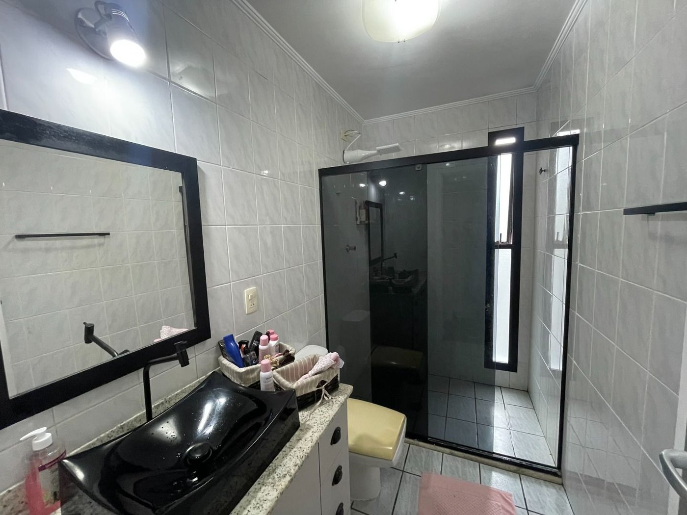 Apartamento 3 dormitórios com 2 suítes, 2 vagas demarcadas, no Embaré, Santos