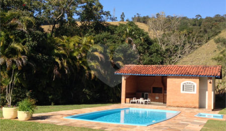 Sítio à venda com 4 quartos, sendo 1 suíte, no Centro, Piracaia, SP