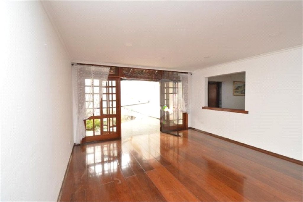 Casa à venda com 5 quartos, sendo 2 suítes, em Vila Galvão, Guarulhos, SP