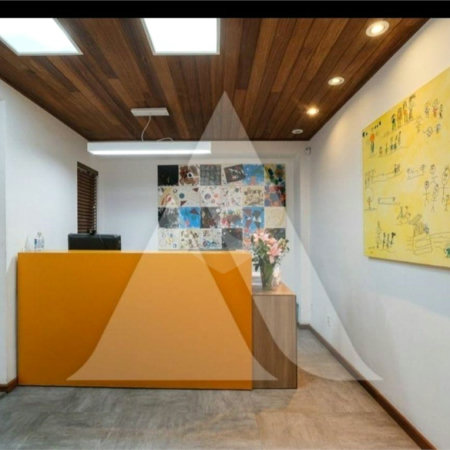 Casa à venda com 3 quartos, sendo 1 suíte, em Indianópolis, São Paulo, SP