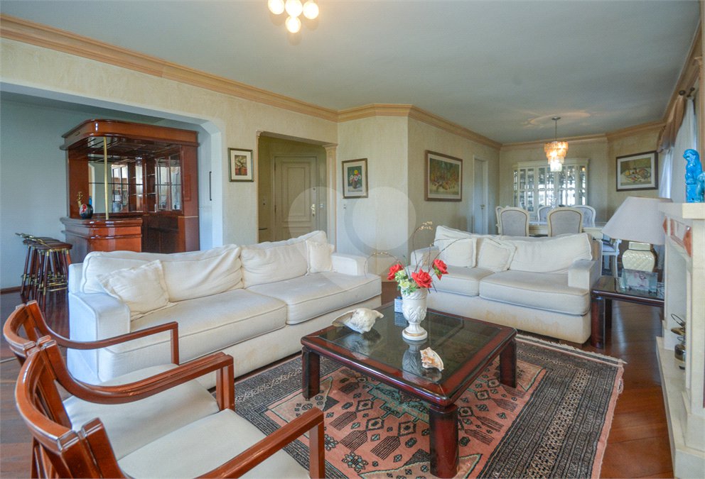 Apartamento à venda com 4 quartos, sendo 1 suíte, em Moema, São Paulo, SP