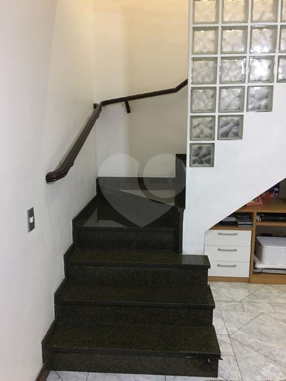 Casa à venda com 3 quartos, sendo 1 suíte, no condomínio Sobrado, São Paulo - SP