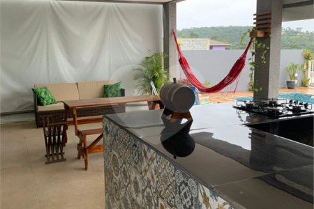 Casa à venda com 3 quartos, sendo 1 suíte, no condomínio Residencial Ponderosa, São Roque - SP