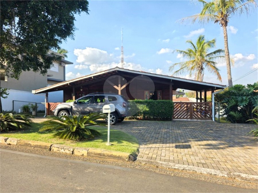 Casa à venda com 3 quartos, sendo 1 suíte, no condomínio Estância Marambaia, Vinhedo - SP