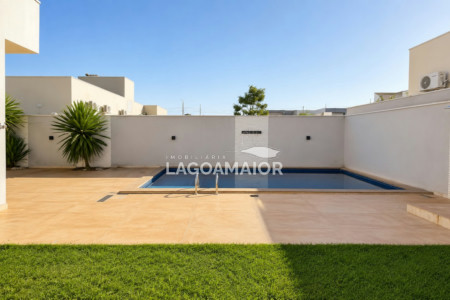 Casa à venda com 3 quartos, sendo 3 suítes, no condomínio Residencial Costa Leste, Três Lagoas - MS