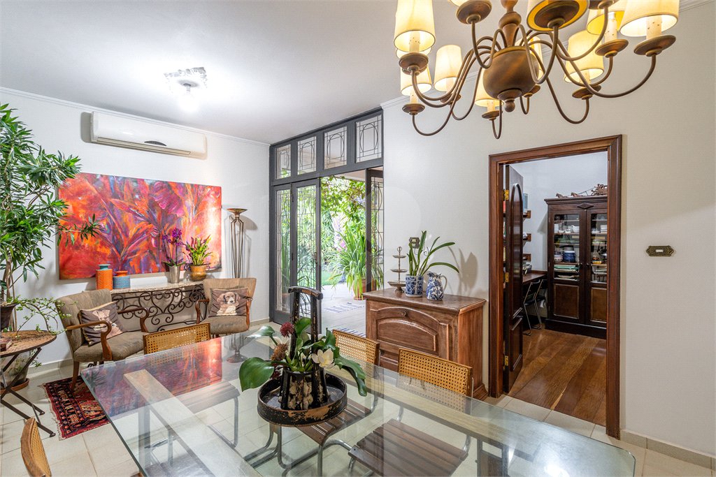 Casa à venda com 6 quartos, sendo 2 suítes, em Jardim Primaveril, Três Lagoas, MS