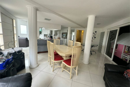 Casa à venda com 6 suítes no condomínio Arujá V, Arujá - SP