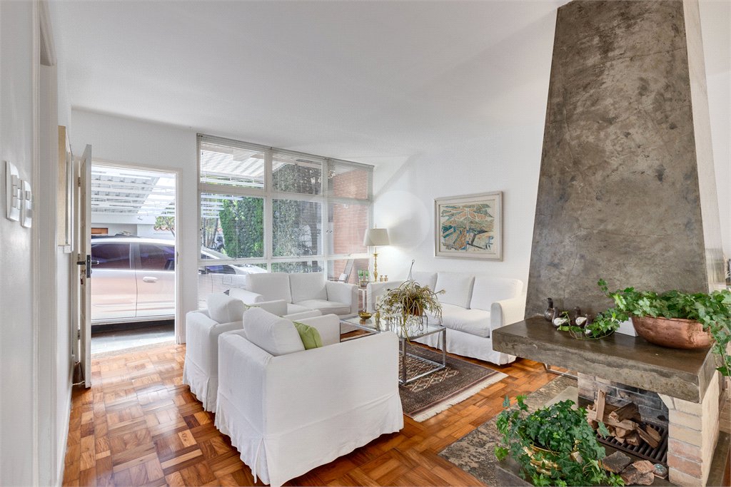 Casa Térrea à venda com 4 quartos, sendo 3 suítes, em Brooklin, São Paulo, SP