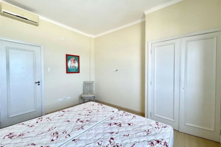Apartamento Frente Mar com 4 Quartos para Venda ou Locação em Pitangueiras – Guarujá/SP