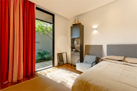 Casa à venda com 6 quartos, sendo 2 suítes,  em Santo Amaro, São Paulo, SP