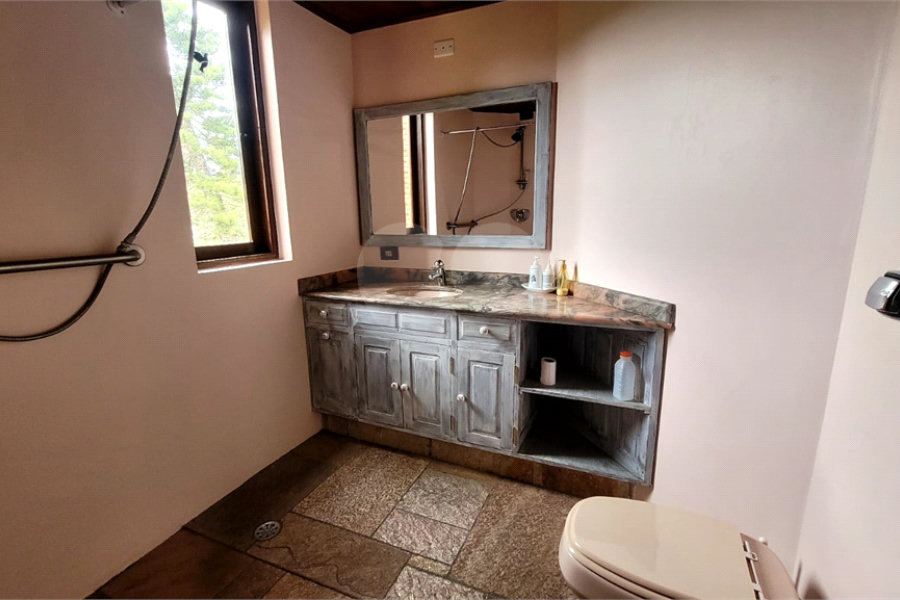 Casa à venda ou para alugar com 3 quartos, sendo 1 suíte, no condomínio Associação Reserva das Hortênsias, Mairiporã - SP