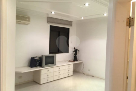 Apartamento à venda com 4 quartos, sendo 3 suítes, em Bosque da Saúde, São Paulo, SP