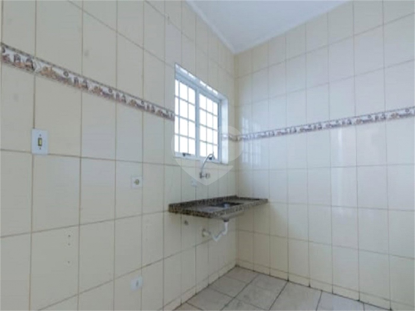 Casa para alugar com 2 quartos, sendo 1 suíte,  no condomínio Nova Carioba, São Paulo - SP