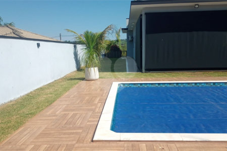 Casa à venda com 3 quartos, sendo 1 suíte,  no condomínio Village da Serra, Araçoiaba da Serra - SP