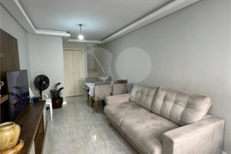 Casa à venda com 3 quartos, sendo 1 suíte, no condomínio Villagio Staluccia, São Paulo - SP