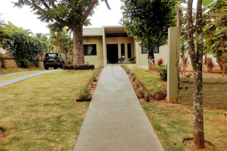 Casa à venda com 3 suítes no condomínio Chácaras do Lago, Vinhedo - SP