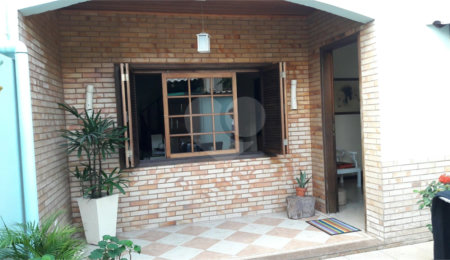 Casa à venda com 3 quartos, sendo 2 suítes,  no condomínio Itatitara, Rio de Janeiro - RJ