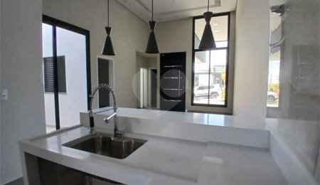Casa à venda com 3 quartos, sendo 1 suíte, no condomínio Jardim, Sorocaba - SP