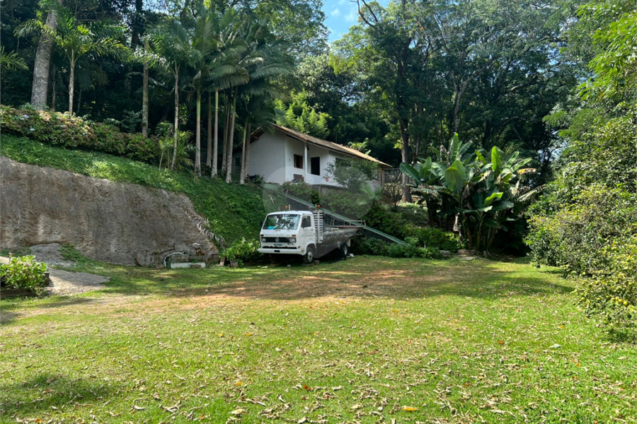 Casa à venda com 6 quartos, sendo 5 suítes, no condomínio Alpes da Cantareira, Mairiporã - SP
