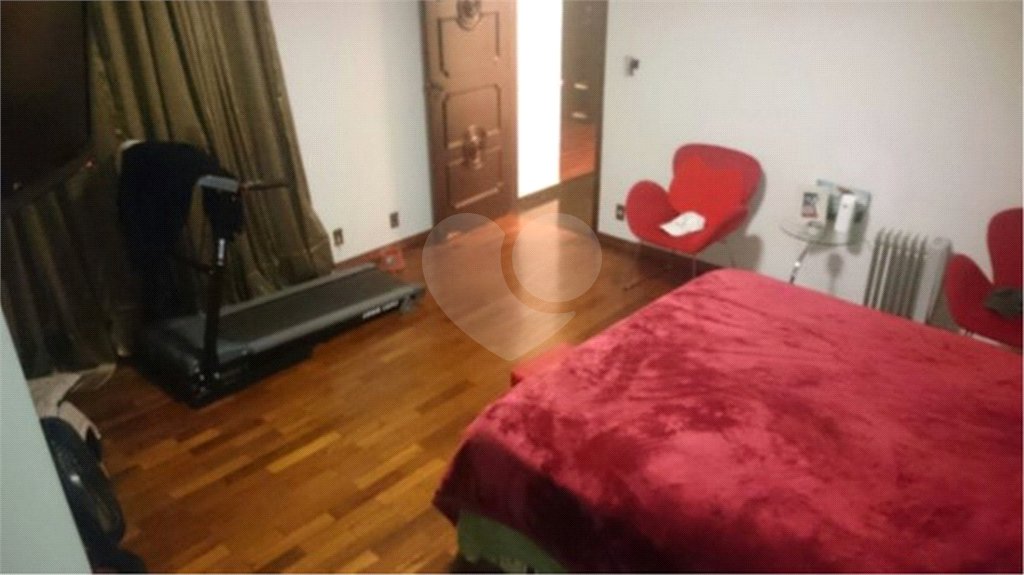 Sobrado à venda com 5 quartos, sendo 2 suítes, em Brooklin Paulista, São Paulo, SP