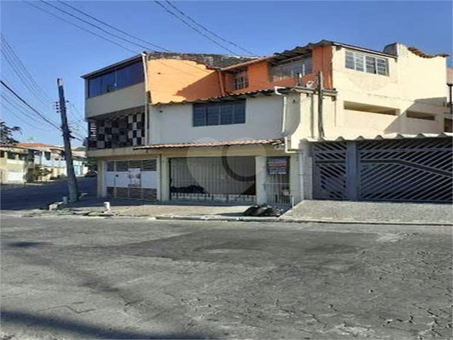 Sobrado à venda com 6 quartos, sendo 1 suíte,  em Jardim Las Vegas, Guarulhos, SP