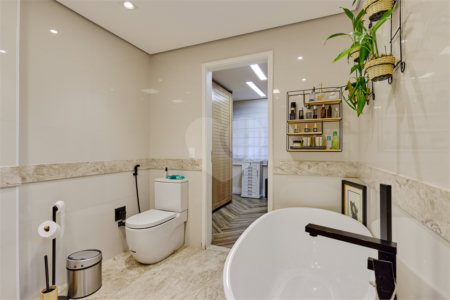 Casa Térrea à venda com 4 suítes em Chácara Flora, São Paulo, SP