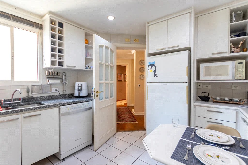 Apartamento à venda com 4 quartos, sendo 2 suítes, em Brooklin Paulista, São Paulo, SP