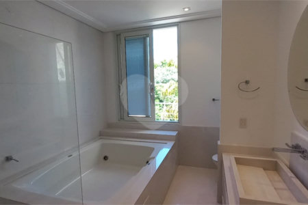 Sobrado à venda ou para alugar com 7 quartos, sendo 4 suítes,  em Cidade Jardim, São Paulo, SP