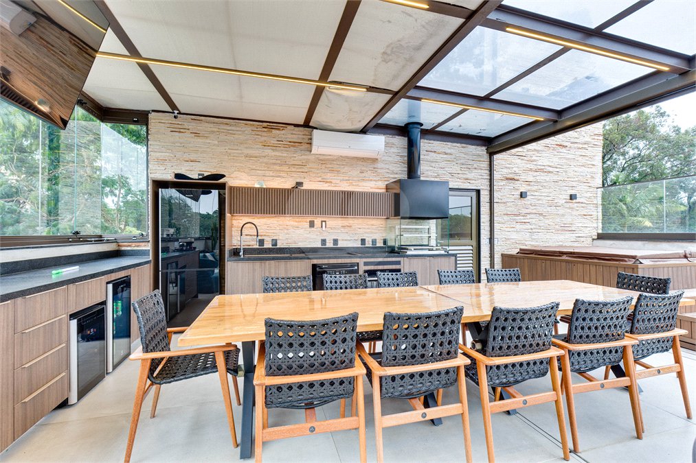 Casa à venda com 4 suítes no condomínio Jardim Flora, São Paulo - SP