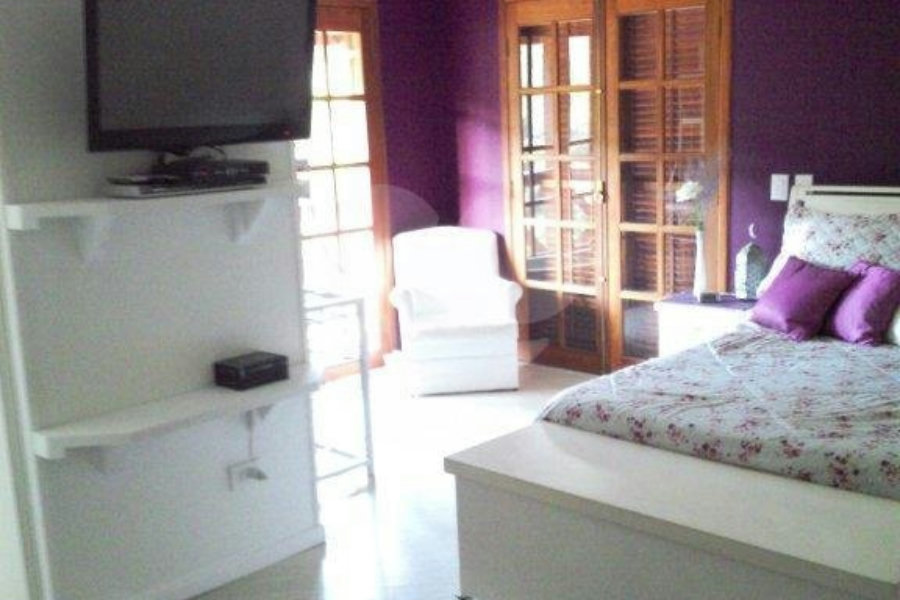Casa à venda com 4 quartos, sendo 2 suítes,  em Horto, São Paulo, SP