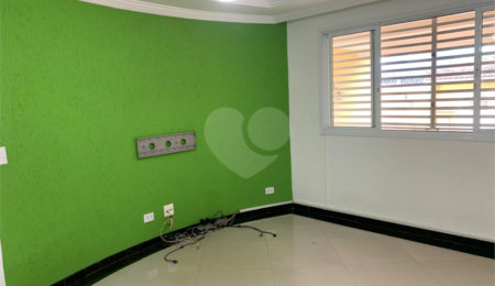 Sobrado à venda com 4 quartos, sendo 1 suíte,  em Vila Campo Grande, São Paulo, SP