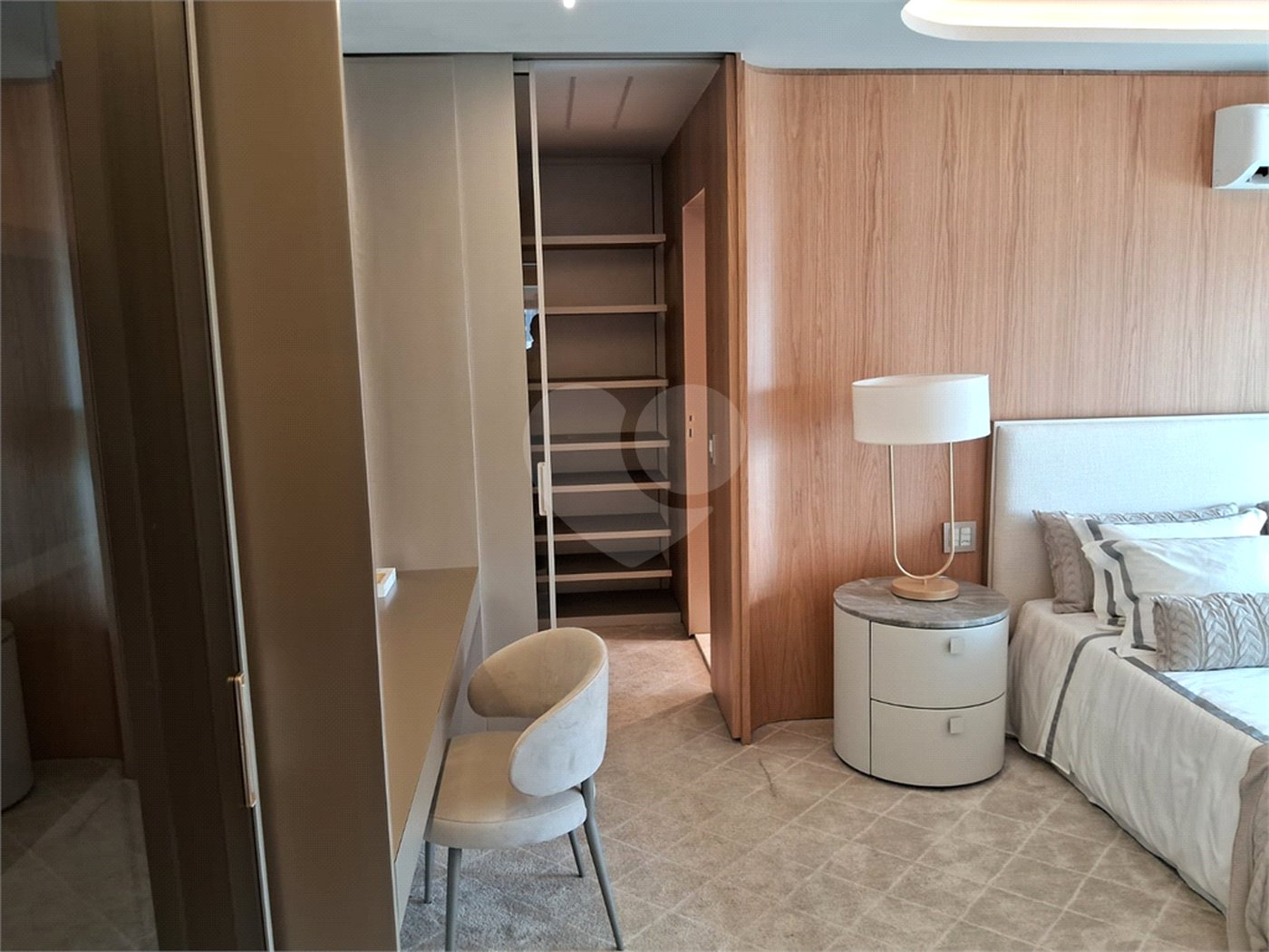 Apartamento à venda com 3 suítes em Moema, São Paulo, SP