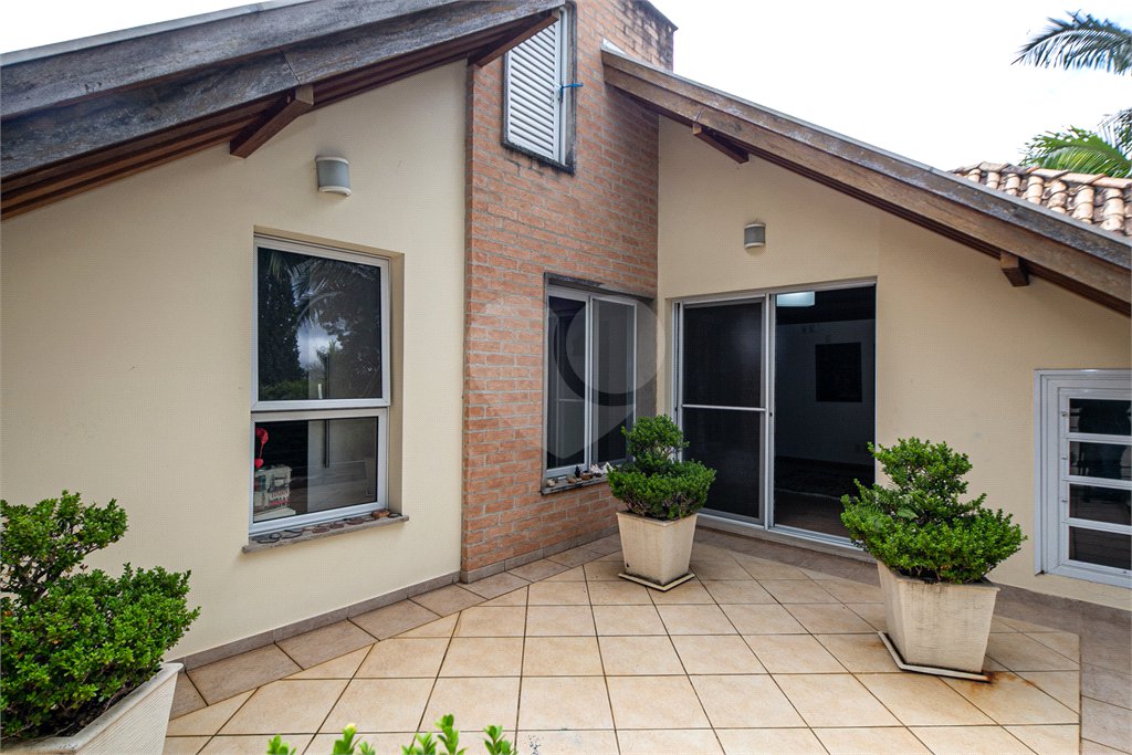 Casa à venda com 5 quartos, sendo 4 suítes, no condomínio Villa de Monterey, São Paulo - SP
