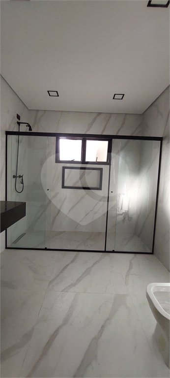 Casa à venda ou para alugar com 5 quartos, sendo 3 suítes, no condomínio Figueira Garden, Atibaia - SP