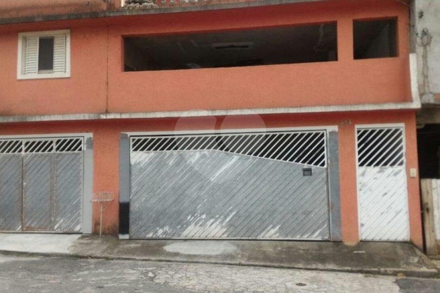 Sobrado à venda com 4 quartos, sendo 1 suíte, em Tremembé, São Paulo, SP
