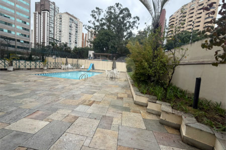Apartamento à venda com 3 suítes em Vila Suzana, São Paulo, SP