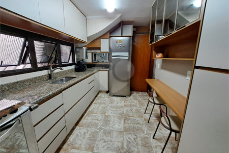 Sobrado à venda com 3 quartos, sendo 1 suíte, em Vila Gomes Cardim, São Paulo, SP