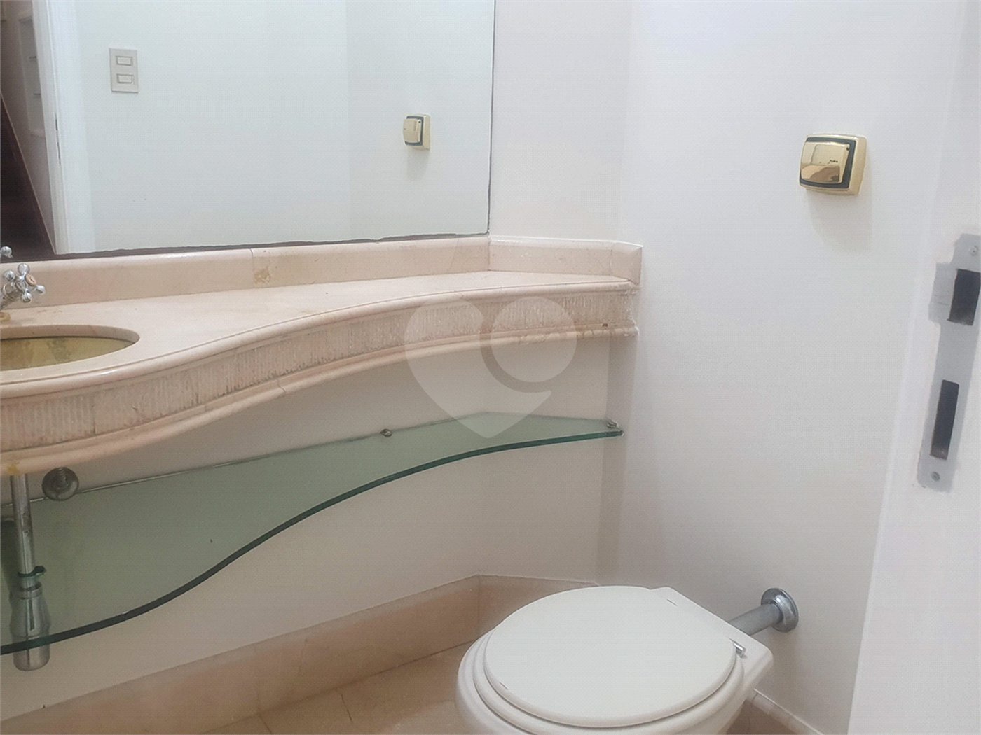 Casa à venda com 4 quartos, sendo 2 suítes,  no condomínio Lake Louise, São Paulo - SP