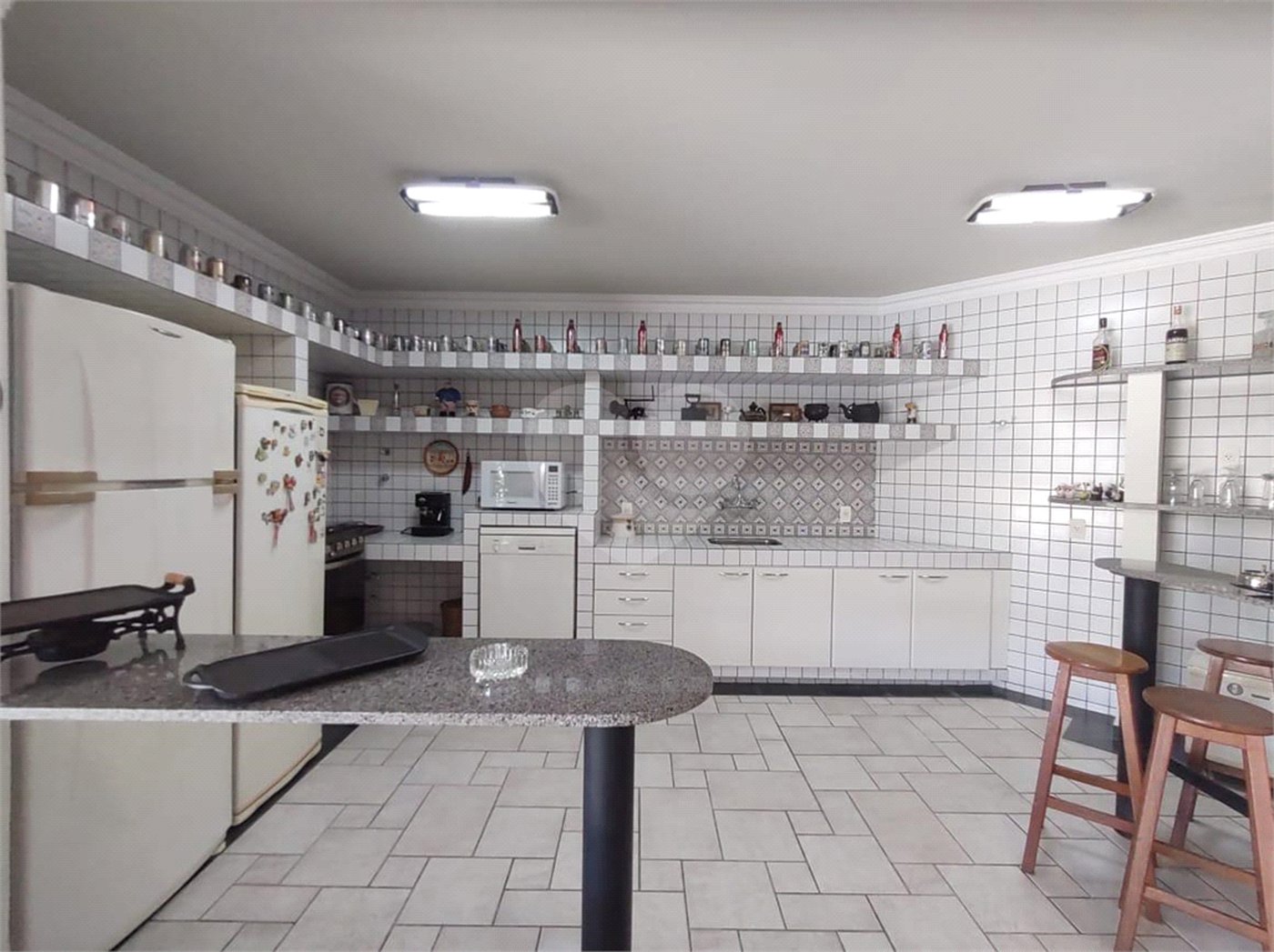 Casa à venda com 5 quartos, sendo 4 suítes, no condomínio Rancho Dirce, Sorocaba - SP