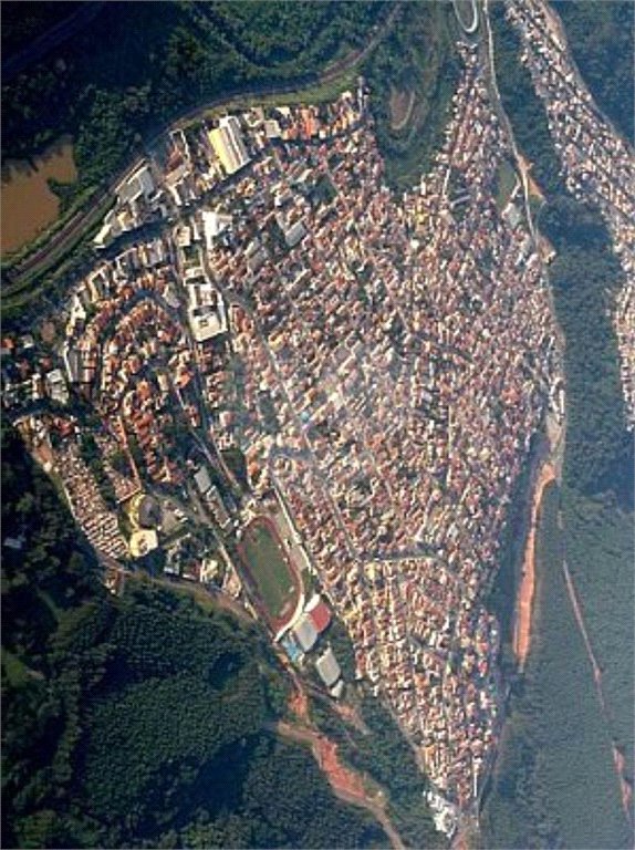 Casa à venda com 2 quartos, sendo 1 suíte, em Região Central, Caieiras, SP