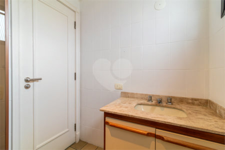 Duplex à venda com 4 quartos, sendo 3 suítes, em Campo Belo, São Paulo, SP