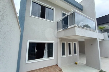Casa à venda com 3 quartos, sendo 1 suíte, no condomínio Fazenda Cantagalo, Rio de Janeiro - RJ