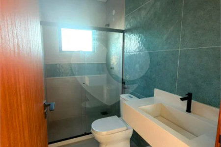 Casa à Venda no Ogiva em Cabo Frio com 4 Quartos em Condomínio Fechado